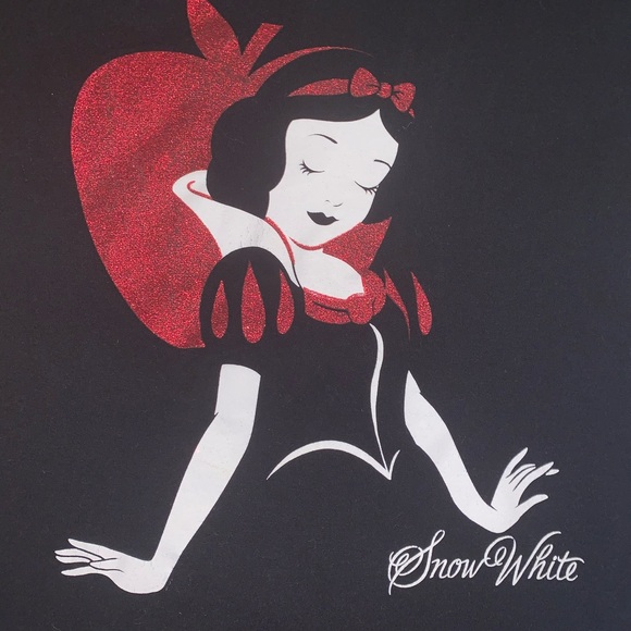 Disney Tops - 🍎🗡Price Firm🗡🍎Snow White Fitted T-shirt